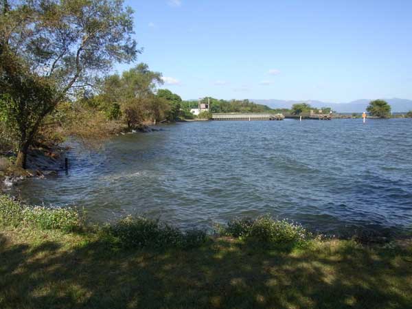 安曇川浜園地の北側にある漁港