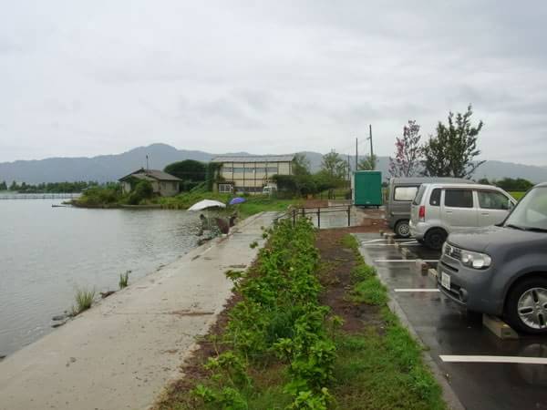 平湖の駐車場から西側のおかっぱりポイント